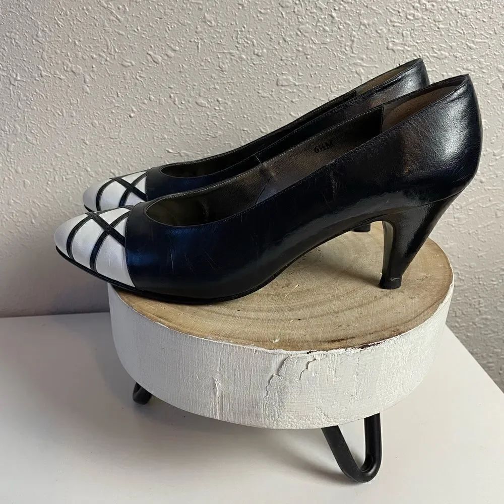 Van Eli East Black And White Leather Heels Size 6.5 M EUC - Picture 2 of 9